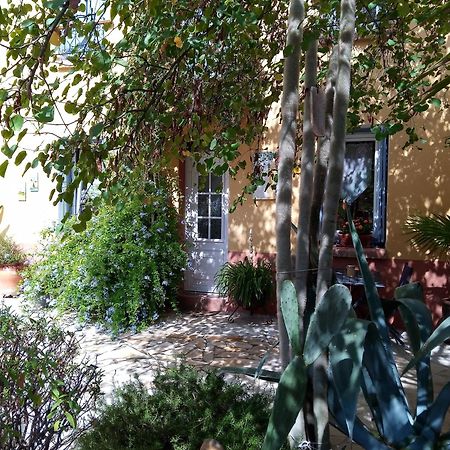 L'Art De Vivre Bed & Breakfast Latour-de-France Exterior photo