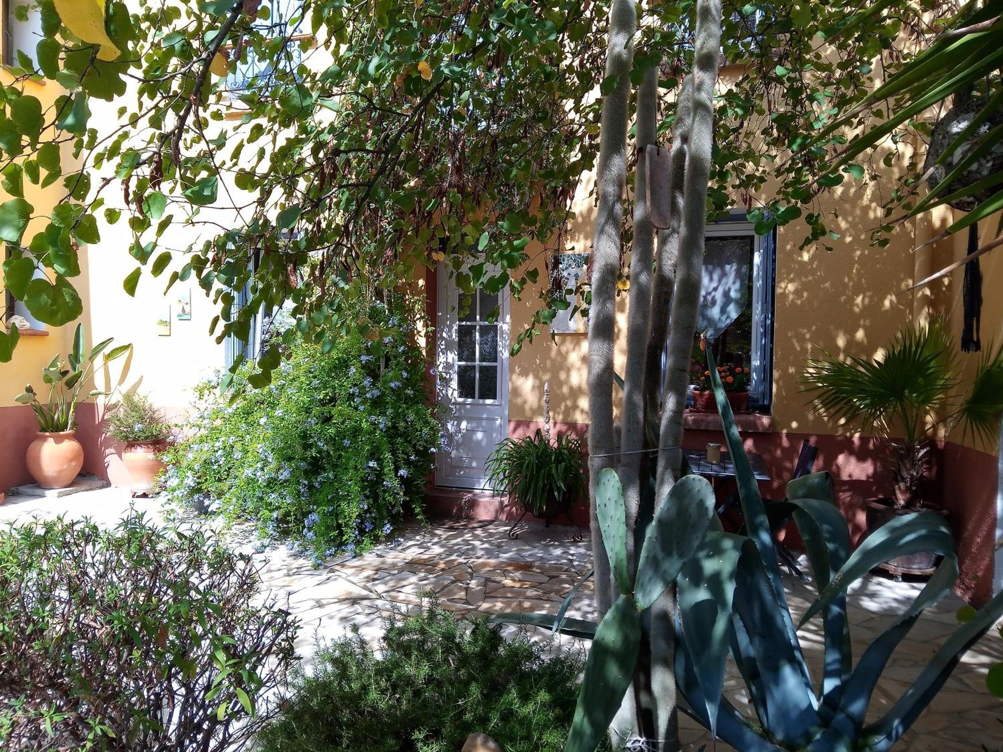 L'Art De Vivre Bed & Breakfast Latour-de-France Exterior photo