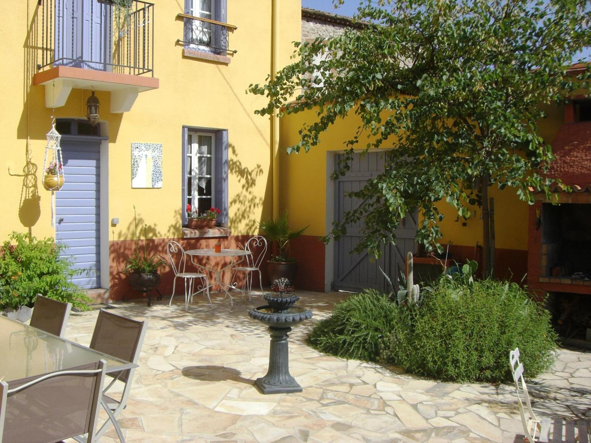 L'Art De Vivre Bed & Breakfast Latour-de-France Exterior photo
