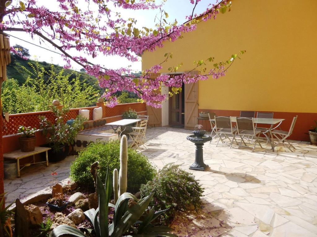 L'Art De Vivre Bed & Breakfast Latour-de-France Exterior photo