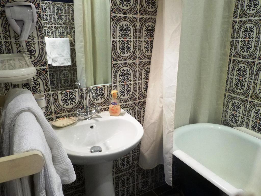 L'Art De Vivre Bed & Breakfast Latour-de-France Room photo
